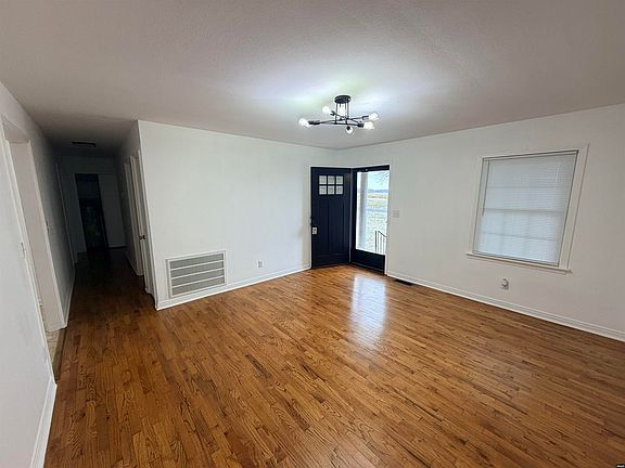 5th image of 955 S Olive St