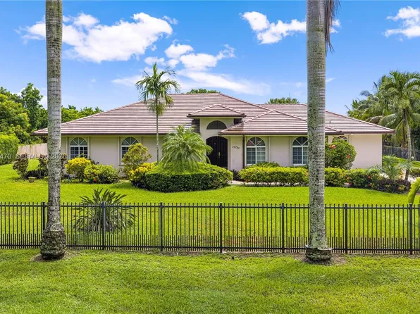 15720 SW 252nd St, Homestead, FL 33031