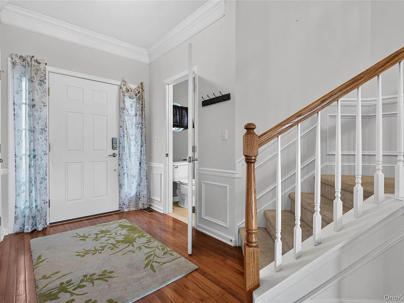 3 bed, 2.5 bath, 1830 sqft, $3,200 — Photo 2
