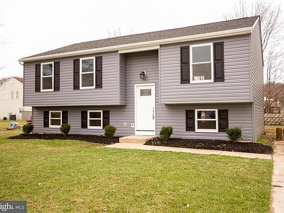2nd image of 936 Oxford Ave