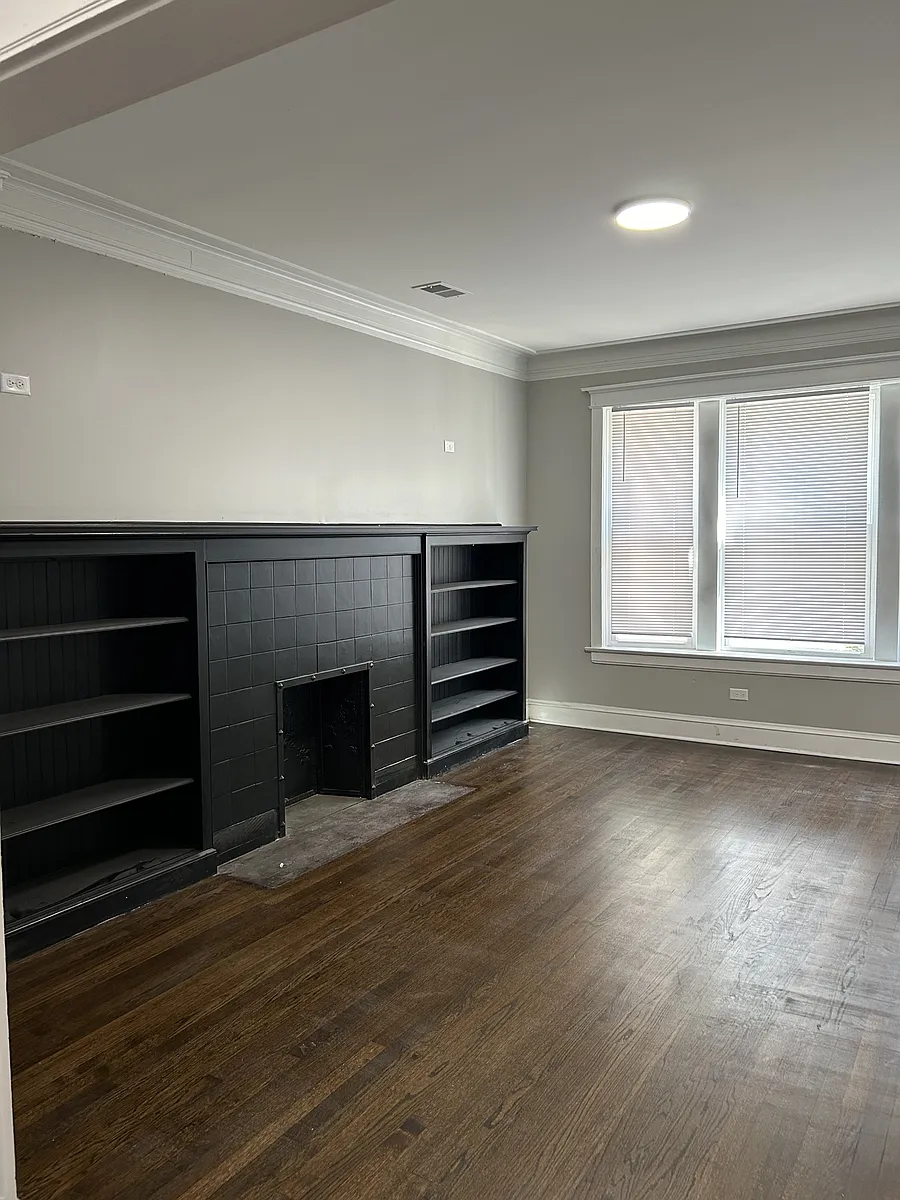 Building Photo - 5722-24 S King Dr W