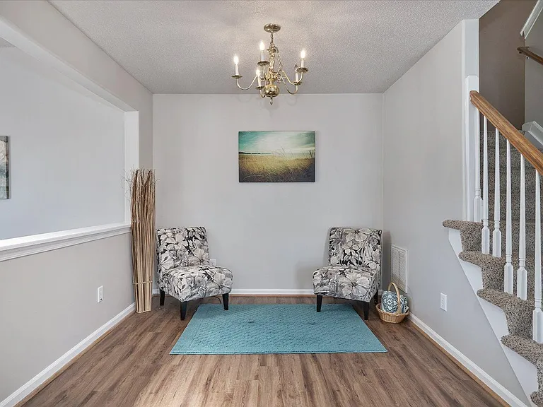 6226 Oakglen Dr — Photo 11