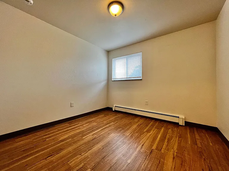 Emigh1001 (KC-AM) — Photo 16