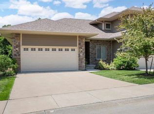 24 Holiday Ridge Ln, Coralville, IA 52241