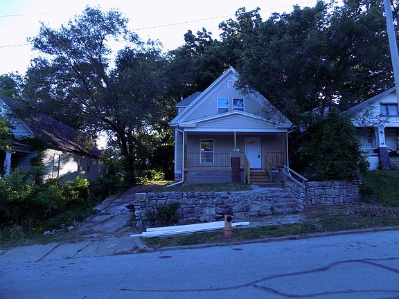 2nd image of 2712 Kensington Ave