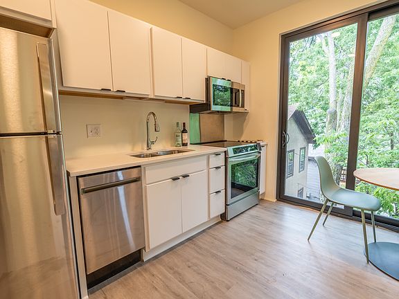 5th image of 2716 Grand Ave S #303