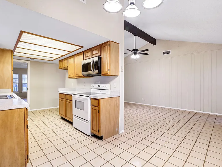 8138 Raritan St — Photo 10