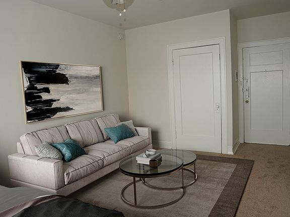 2nd image of 4604 N Hermitage Ave #208