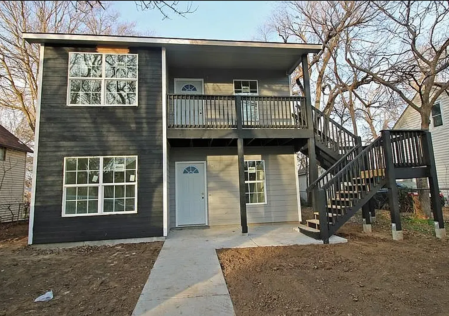 N Elizabeth Duplex — Photo 1