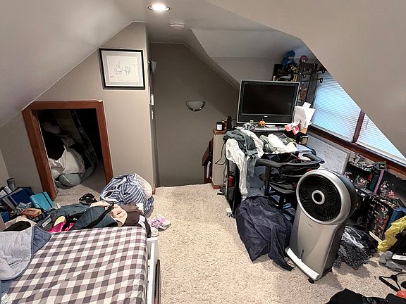 Upstairs Bedroom - 2