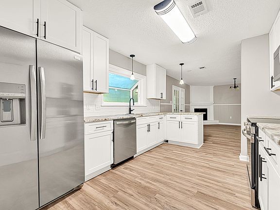 4th image of 5700 Country Squire Dr