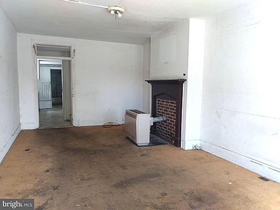 3rd image of 121 W King St
