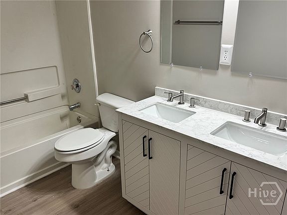 5th image of 121 Laurelwood Lane