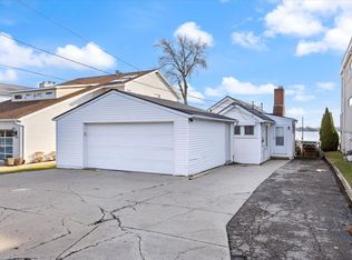 3733 Lake Front St, Waterford, MI 48328