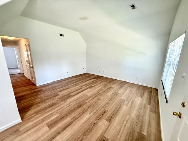 1108 Barrington Ln — Photo 4
