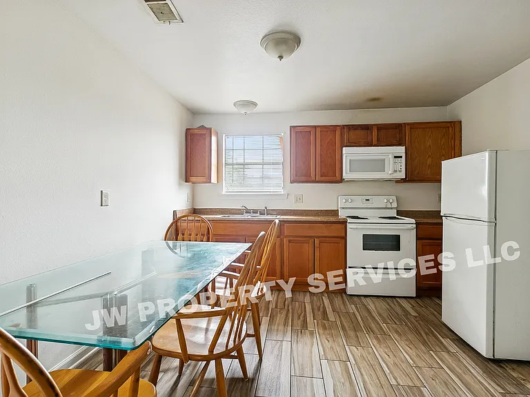 204 Wilker Neal Ave. — Photo 6