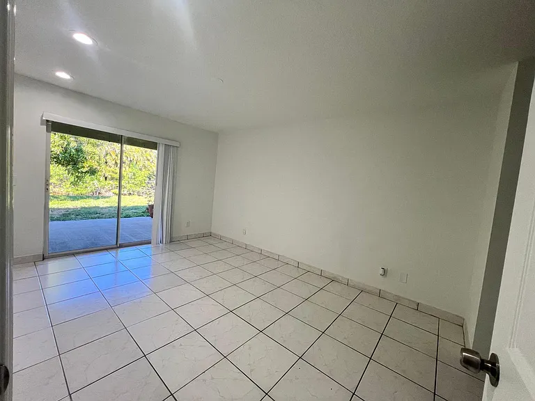 1096 Staghorn St — Photo 23