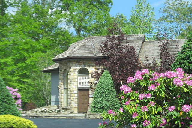 1st image of 465 Elk Knob Dr