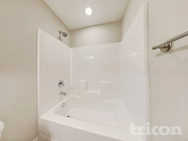 228 Hallmark Cir — Photo 14
