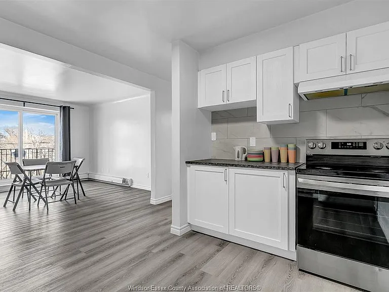 2136 Wyandotte St W #32 — Photo 1