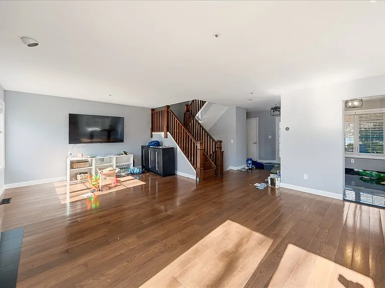 42 Clarewood Dr — Photo 3
