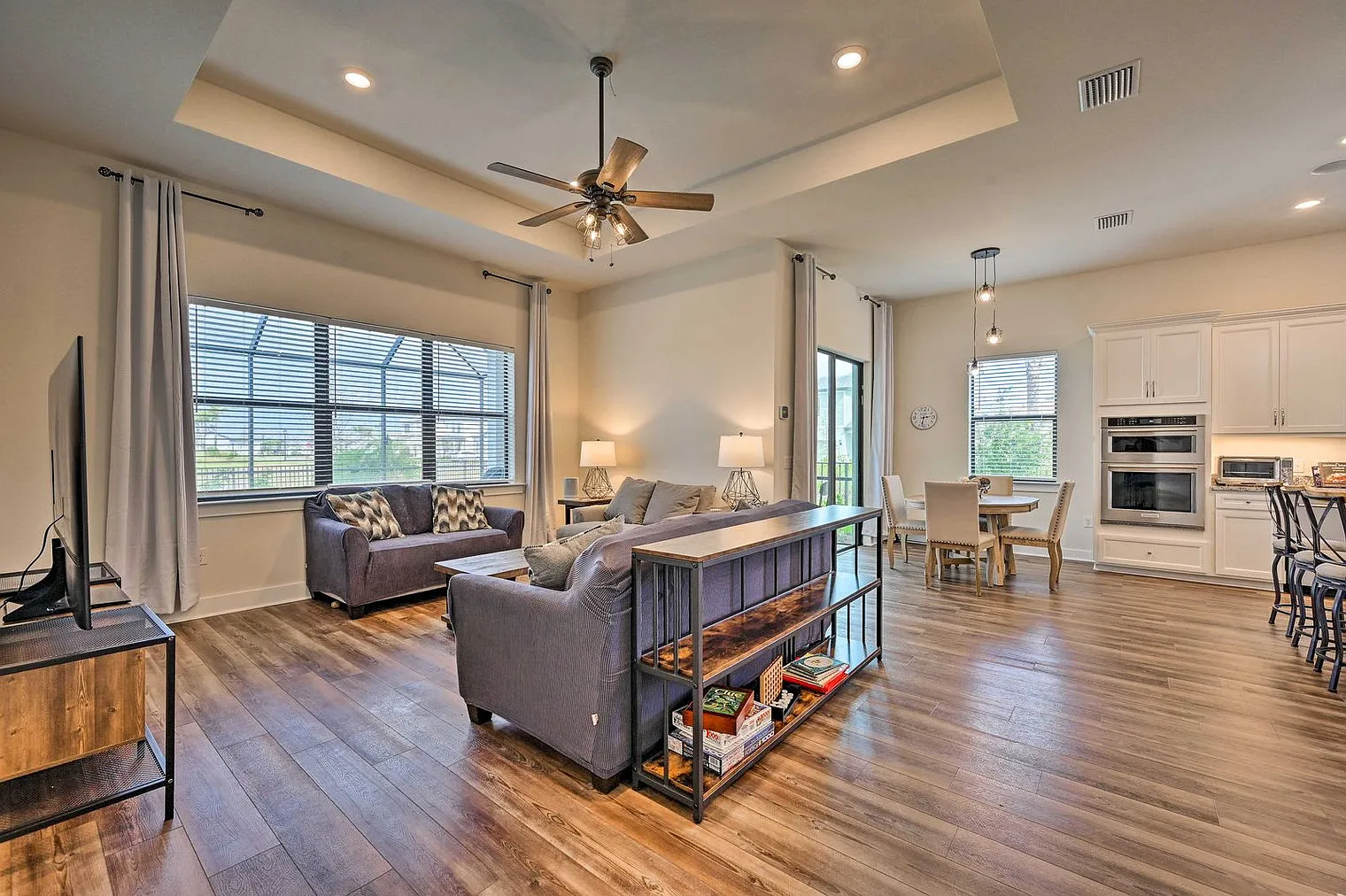 3 bed, 2.0 bath, 1894 sqft, $6,838 — Photo 2