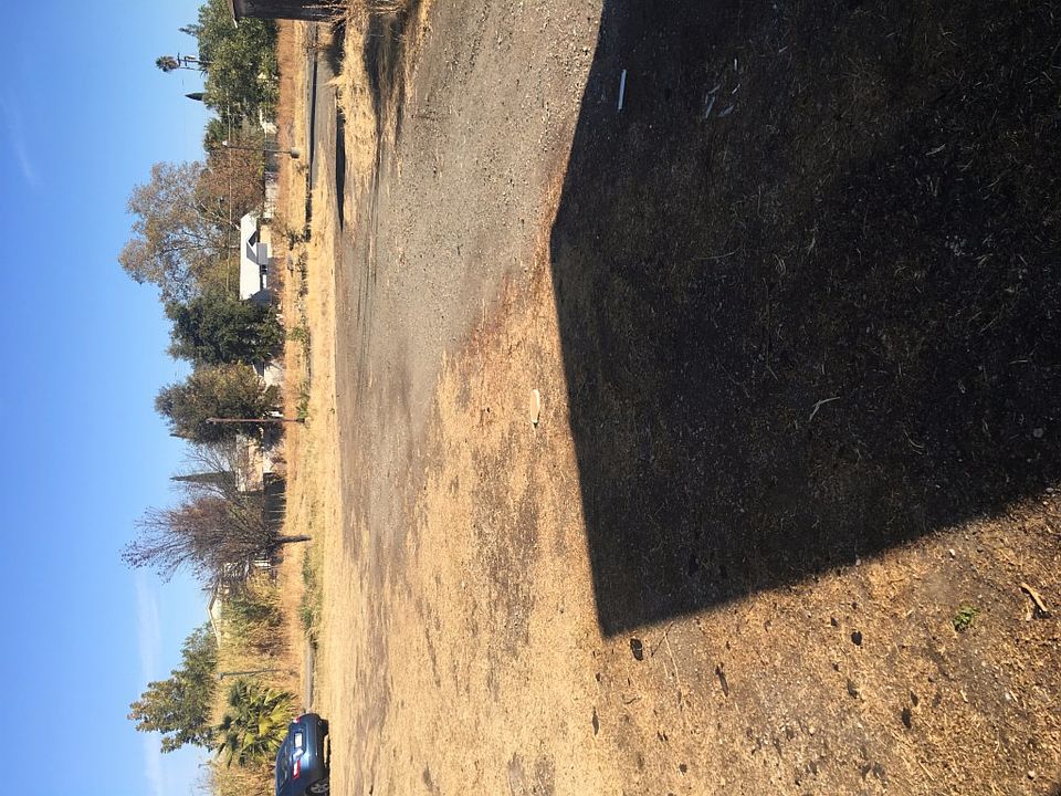 2nd image of 2746 Fairfield St