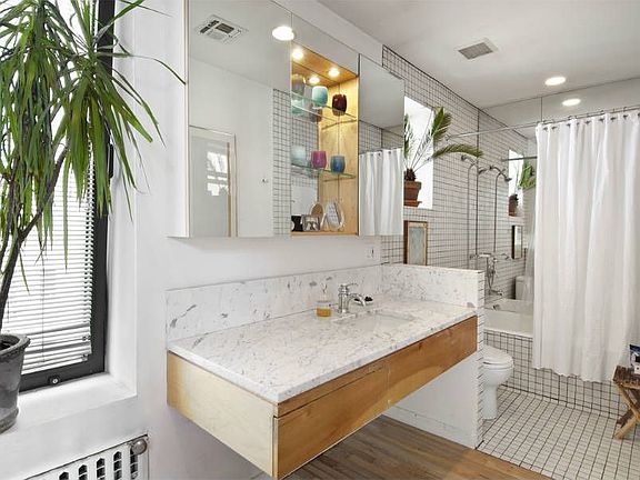 3rd image of 151 W 85th St