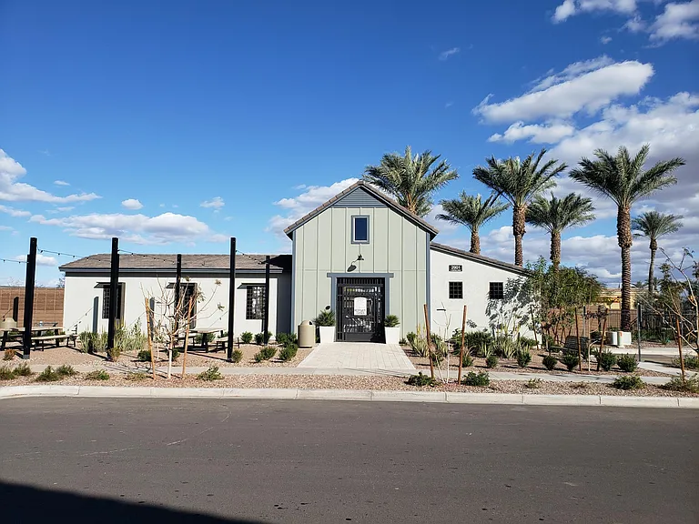 1315 W Crane Dr — Photo 30