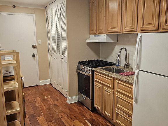 3rd image of 101 S Plaza Pl APT 714
