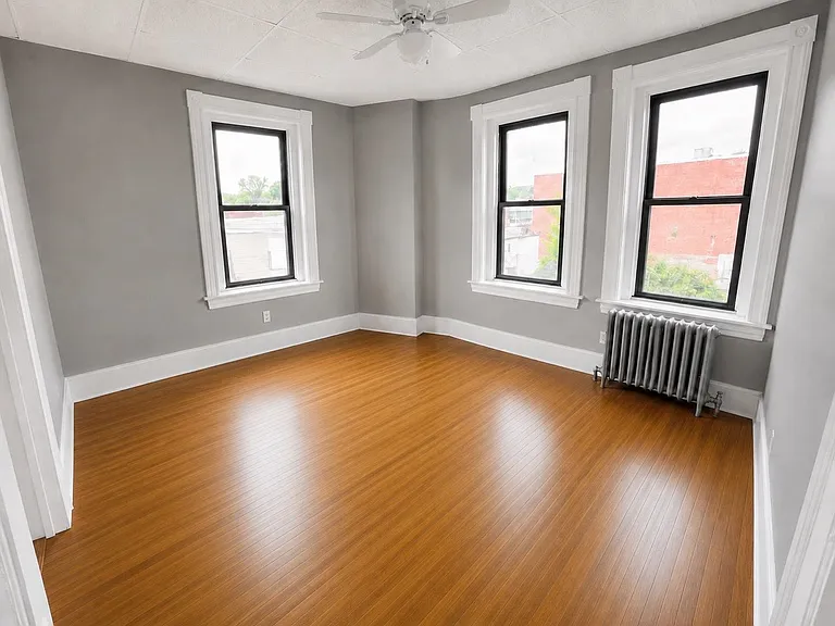 10-12 Vernon St #301 — Photo 5