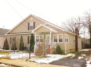 46 Manchester Ave, Keyport, NJ 07735