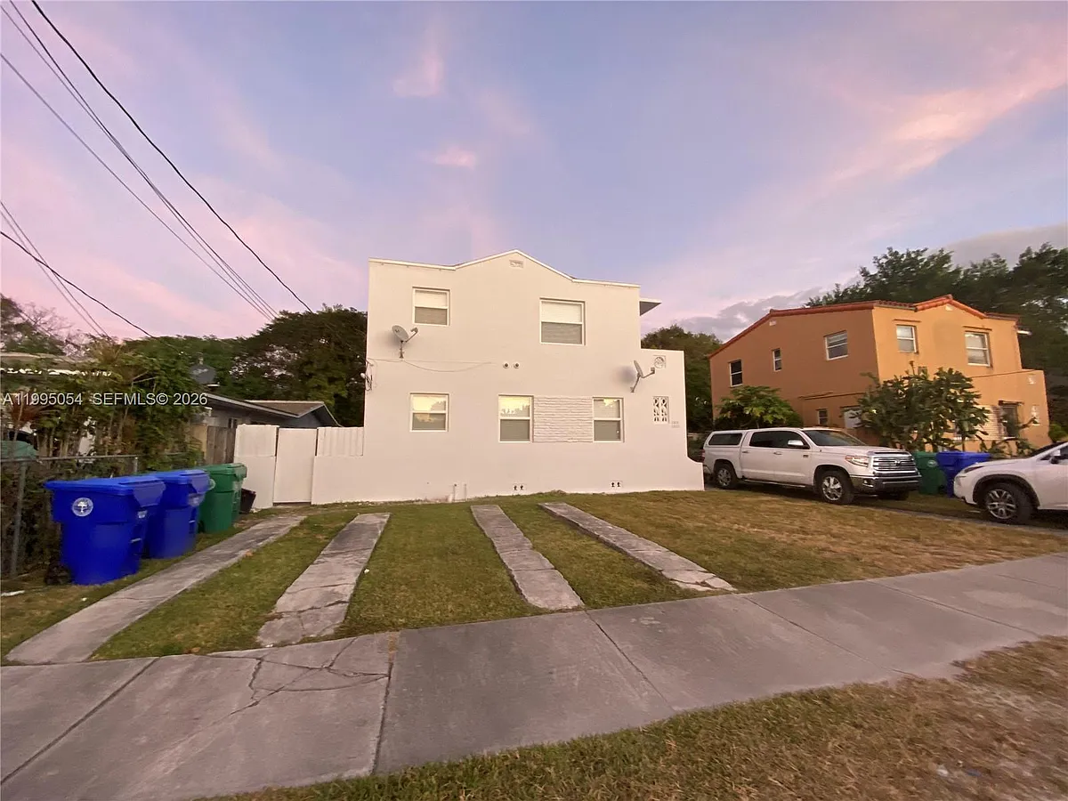 Building Photo - 2833 SW 38th Ave #2833