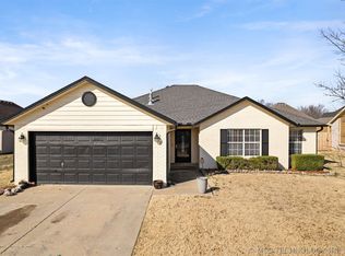 2114 S Javine Ave, Skiatook, OK 74070