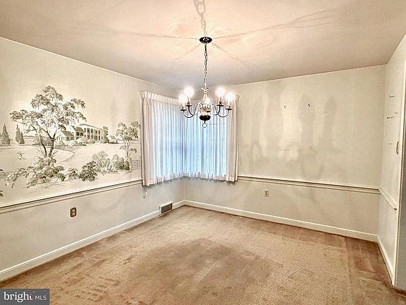 4th image of 1418 Monroe Ave