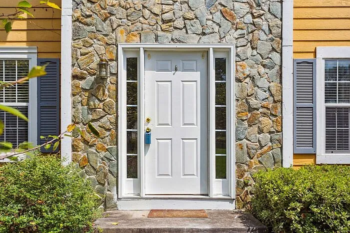 525 Abbotts Hill Ln — Photo 2