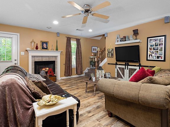 5th image of 126 Chelsia Ln