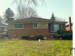 22181 Avon Rd, Oak Park, MI 48237