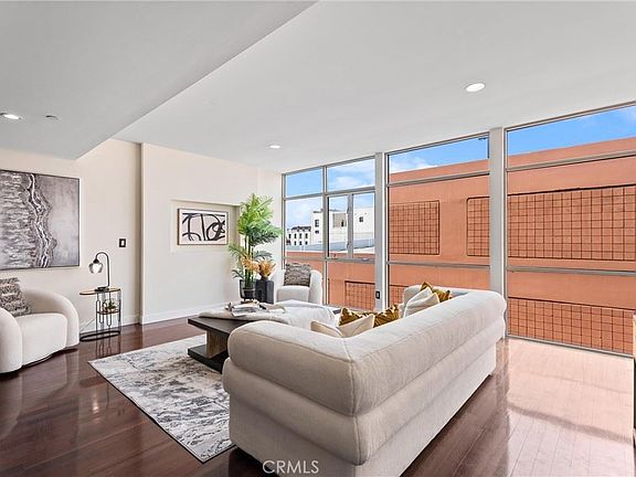 4th image of 35 N Raymond Ave Unit 409