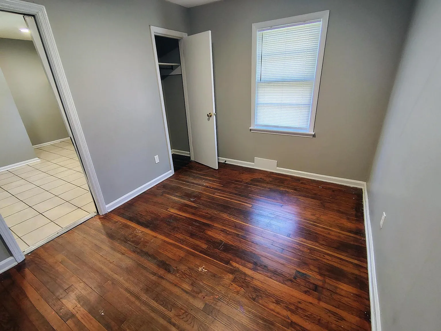3 bed, 1.5 bath, 1277 sqft, $1,095 — Photo 2