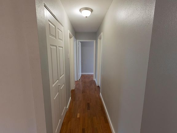 2nd image of 3015 Bluefield St