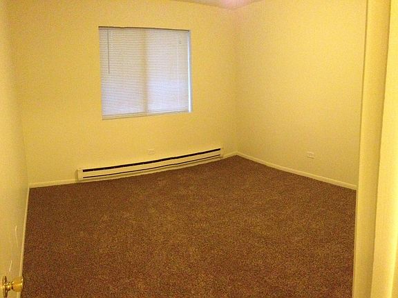 3rd image of 820 Perry Dr APT 3B