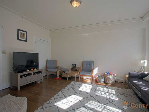 3rd image of 1920 Sacramento St APT 10