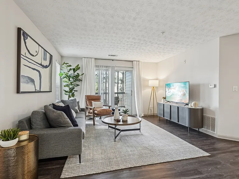 Spacious Living Room at Gwinnett Pointe Apartments in Norcross, GA 30093
