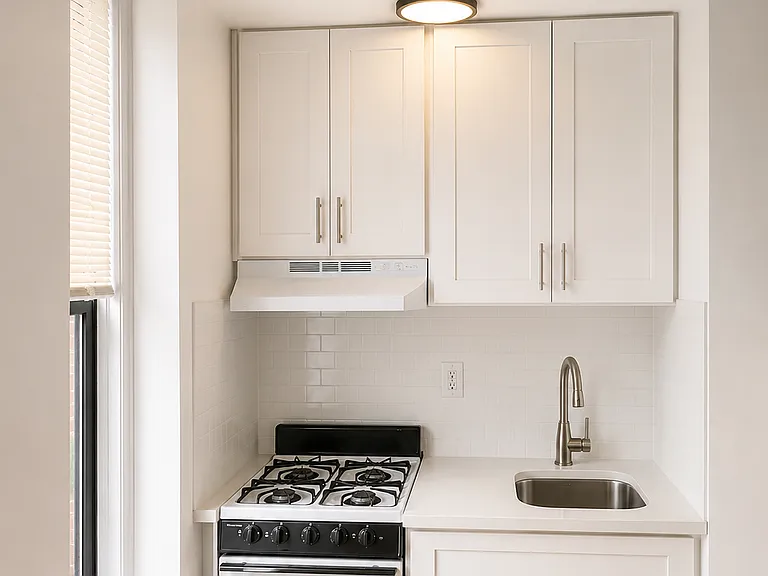 271 W 72nd St #2C — Photo 4
