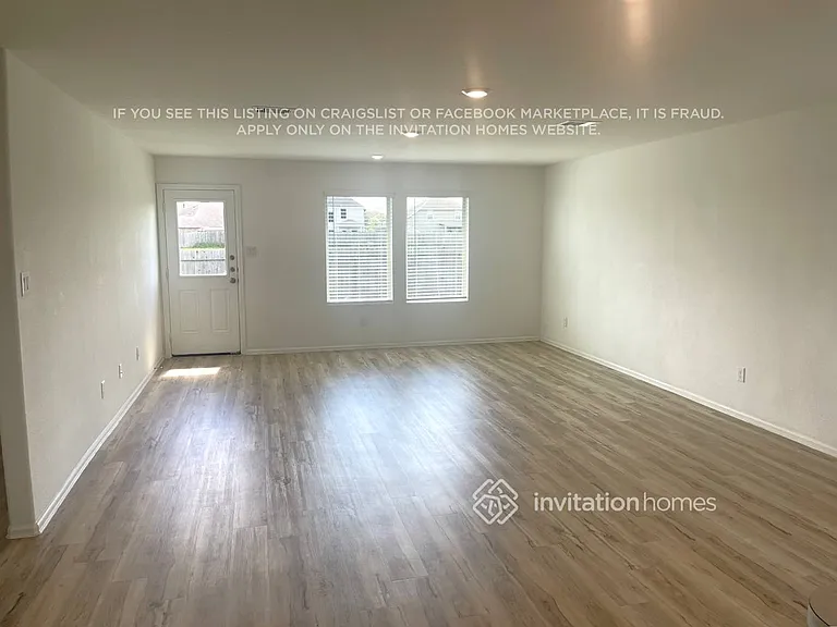 405 Maple Bend Ln — Photo 2