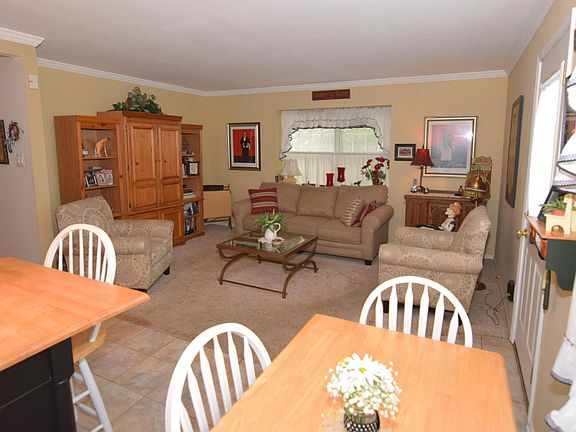 5th image of 44 Dorchester Dr