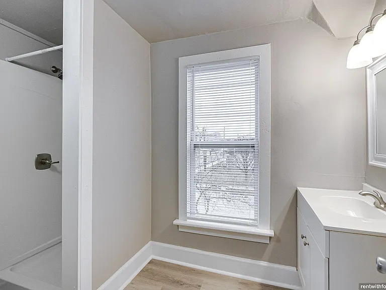 702 S Commercial St — Photo 17