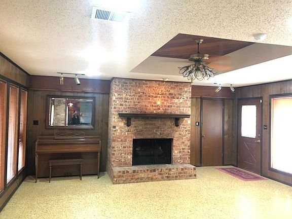 4th image of 1002 Jefferson Dr