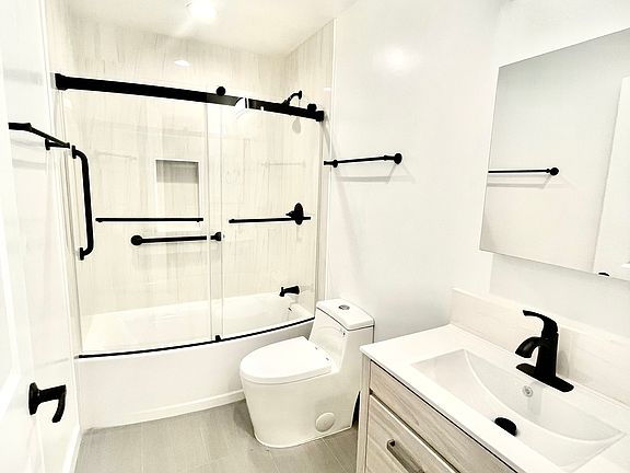4th image of 1849 Stearns Dr #1